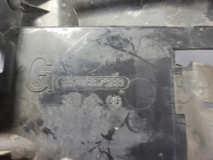 GUIDE D'AIR GAUCHE AVANT PEUGEOT 3008 I 9670057980