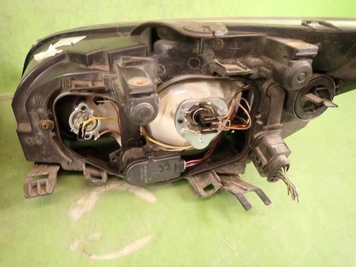 PROJECTEUR DROIT GAUCHE PHARE ENSEMBLE FORD FOCUS MK2 06R