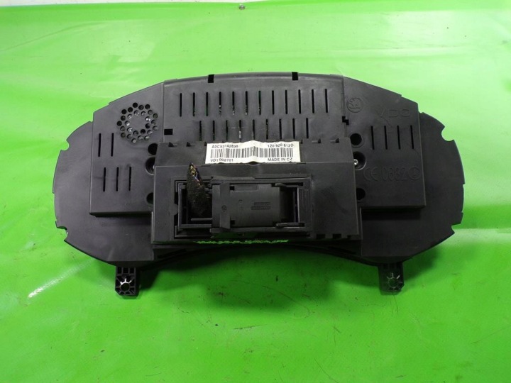 SKODA OCTAVIA II COMPTEUR TABLEAU DE BORD 1Z0920812D