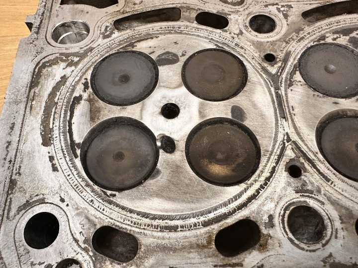 RENAULT LATITUDE LAGUNA III 3.0 DCI V9X CULASSE PISTONS DROITE