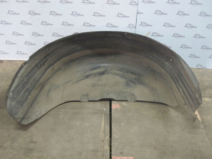 VOLKSWAGEN CADDY III LIFT PASSAGE DE ROUE DROIT ARRIÈRE 2K0810972D 2K5810972