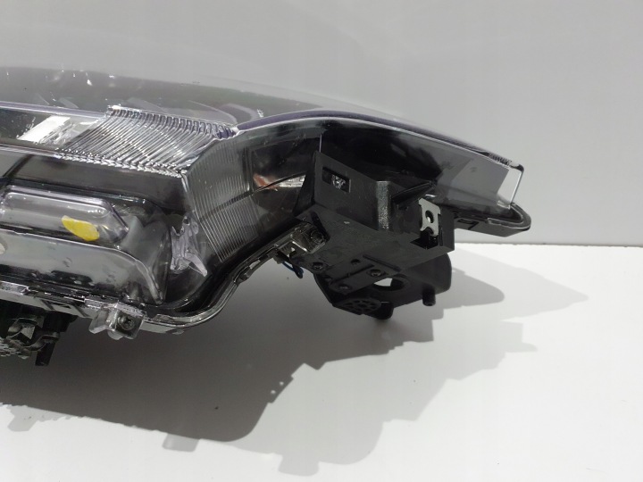 PHARE DROITE OUTLANDER LIFT COMPLET LED COMPLÈTE