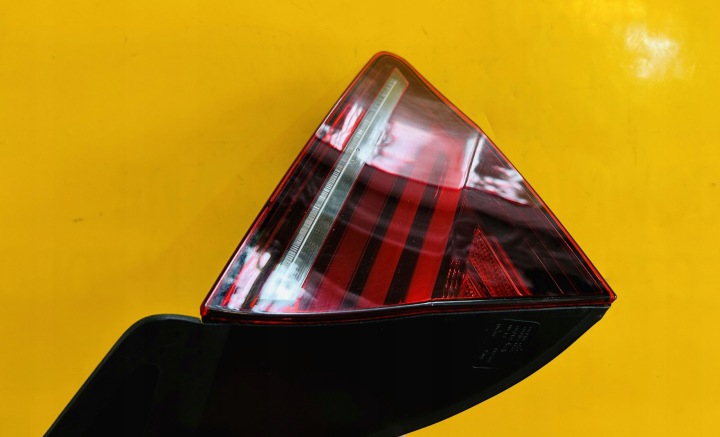 AUDI A7 C7 4G8 PHARE GAUCHE ARRIÈRE GAUCHE ARRIÈRE DANS COUVERCLE DE COFFRE MATRIX 4G8945093H LIFT