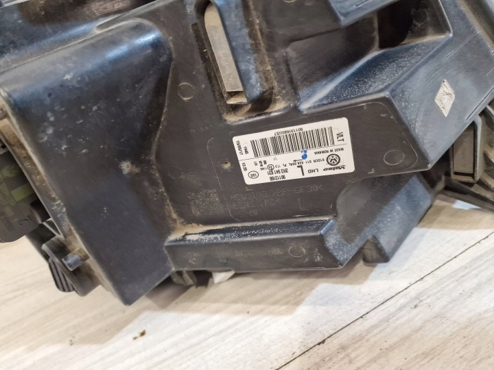 VW AMAROK LIFT PHARE GAUCHE AVANT AVANT XÉNON 2H3941031