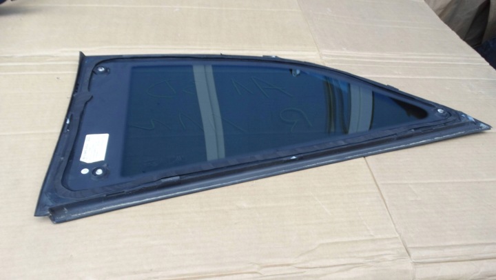 VITRE CARROSSERIE DROIT ARRIÈRE 8X3845300A AUDI A1 3D