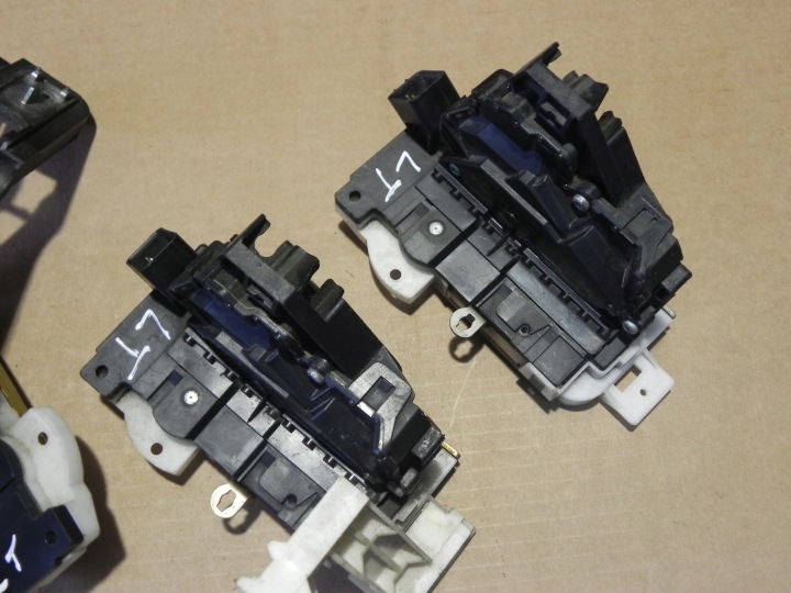 SERRURE DE PORTE GAUCHE ARRIÈRE FORD MONDEO MK3 2S4A-A26413-EA