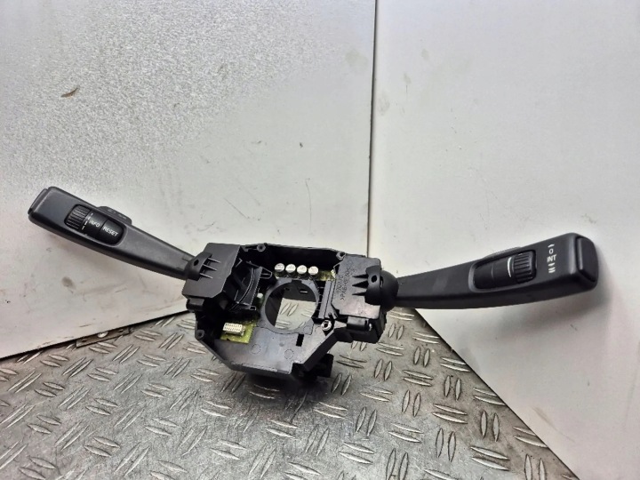 DZWIGNIA/PRZELACZNIK CLIGNOTANTS ESSUIE-GLACES VOLVO C70 II CABRIO