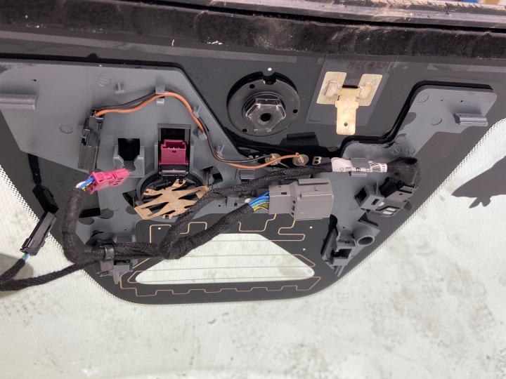 PARE-BRISE AVEC CHAUFFAGE ACOUSTIQUE CAMÉRA VOLVO XC40 LIFT B4 COULEUR 707 2024R