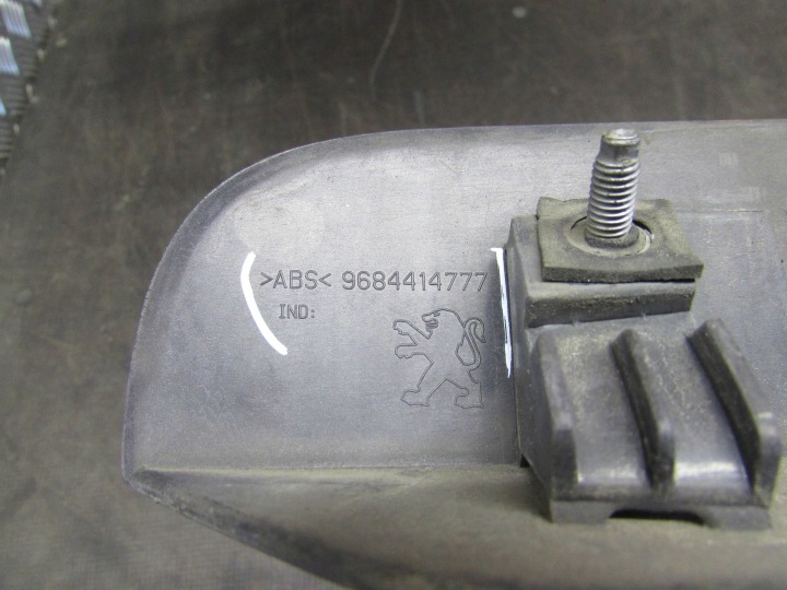 CACHE COUVERCLES DE COFFRE ARRIÈRE PEUGEOT 5008 I 09-13R 9684414777