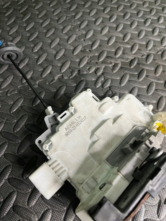 SERRURE GAUCHES AVANT PORTES AUDI A4 AVANT (8K5, B8) 601025032421P 1.97L