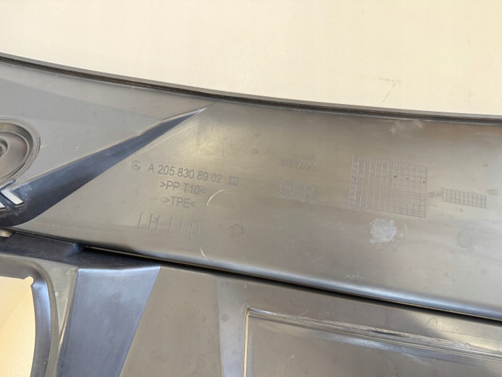 DOUBLURE DE PASSAGE DE ROUE SUPÉRIEUR GAUCHE PROTECTION 2058308902 MERCEDES C-KLASA W205
