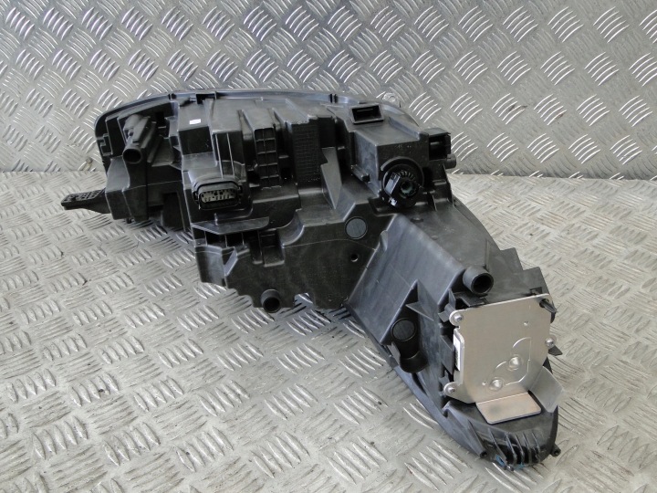 PHARE AVANT FORD KUGA MK3 LED 2024 PV4B-13E014-CE PV4B-13E015-CE