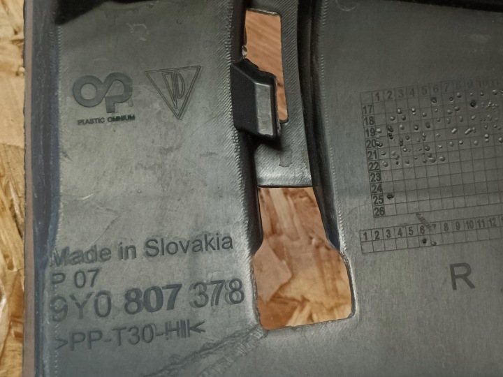 PORSCHE CAYENNE III GLISSIÈRE FIXATION PARE-CHOCS DROIT ARRIÈRE 9Y0807378