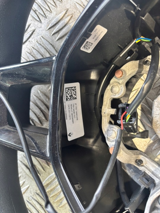 VOLANT MULTIFONCTION COMMANDE RENAULT 484004585R