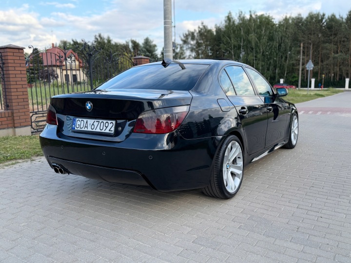 PARE-CHOCS AVANT BMW E60 VERS PEINTURE AVEC OUVERTURES SUR CAPTEURS