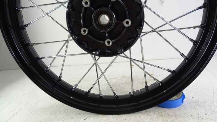 R742 TRIUMPH STREET SCRAMBLER BONNEVILLE BOBBER KOLO JANTE AVANT ORIGINAL