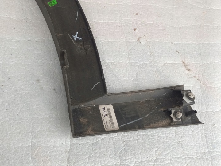 MOULURE AVANT DROITE FORD MUSTANG MACH-E DROIT AVANT