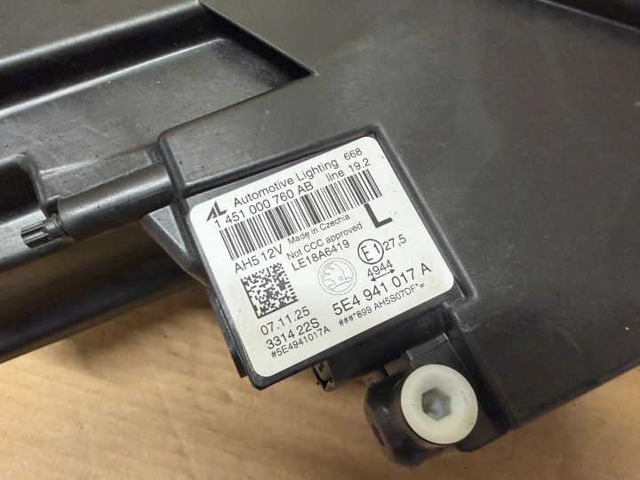 SKODA OCTAVIA IV 5E4 PHARE GAUCHE AVANT AVANT COMPLET LED 5E4941017A POUCES