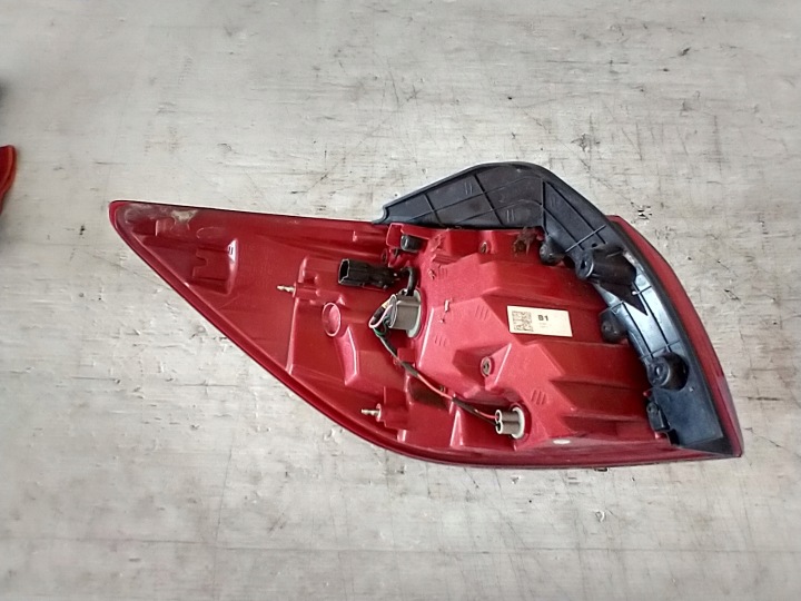 KIA SPORTAGE III 3 LIFT PHARE DROITE ARRIÈRE DROIT ARRIÈRE 924023W510