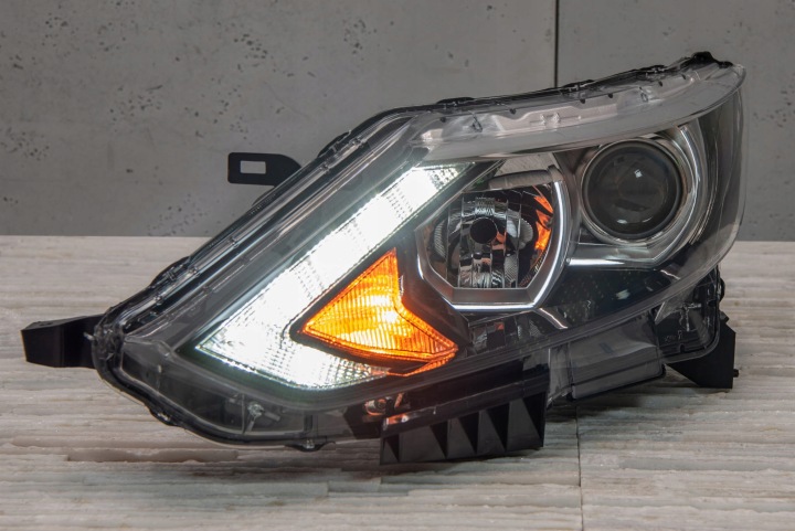 NISSAN QASHQAI II J11 2014-2017 PHARE AVANT GAUCHE AVEC LED 260104EH0A