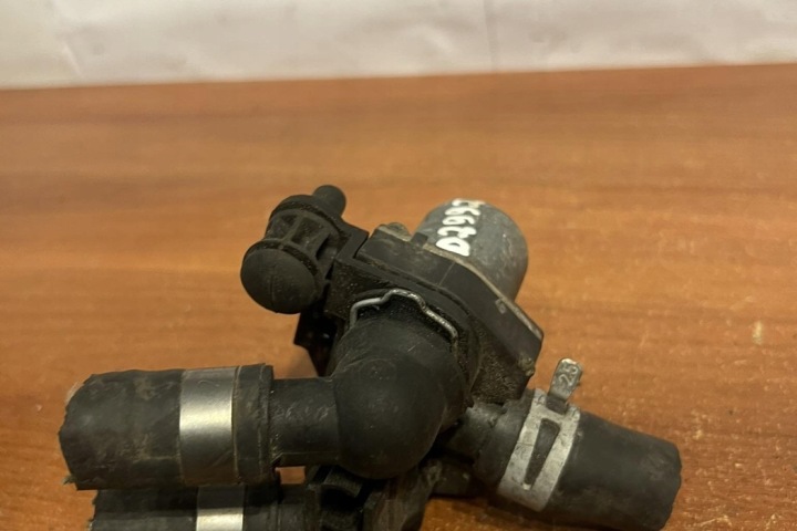 SOUPAPE RADIATEUR RÉCHAUFFEURS AUDI 100 (5000) 0018307784 DIESEL 2000