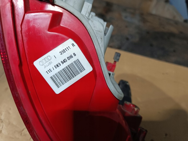 AUDI A4 B8 UNIVERSEL PHARE ARRIÈRE DROITE