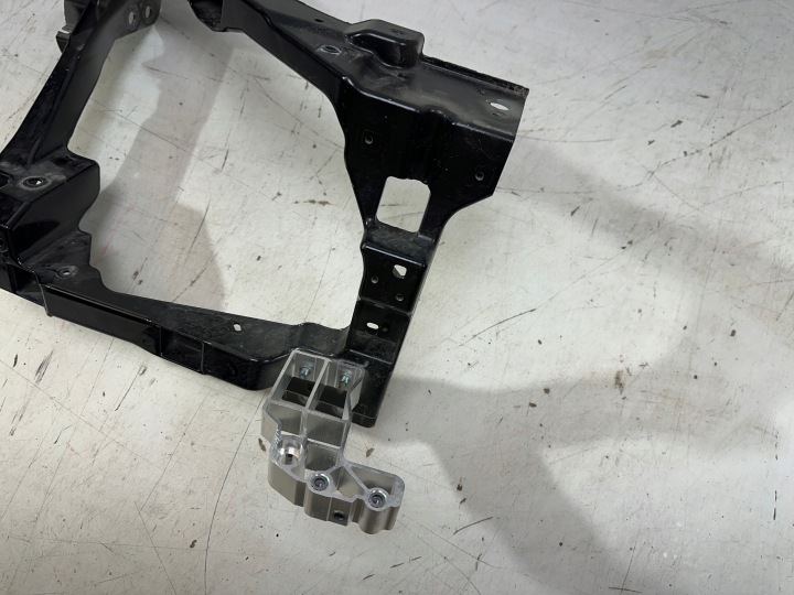 OCULAIRE RENFORCEMENT DROIT AVANT RANGE ROVER SPORT L461 N9X2-13N078-A