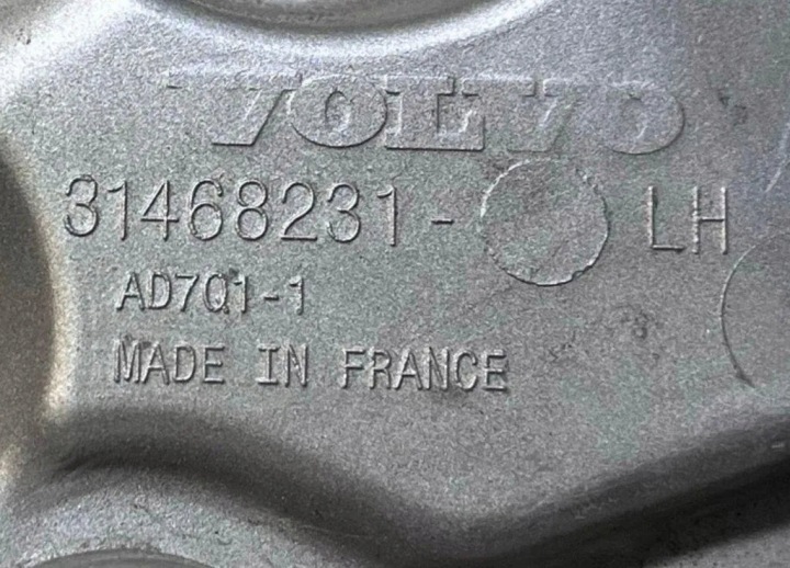 VOLVO V60 II GLISSIÈRE FIXATION GARDE-BOUE GAUCHE 31468231