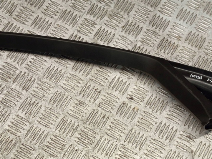 BMW OE 7464802 1' F40 CHÂSSIS MOULURE RACLOIR PORTES DROIT AVANT