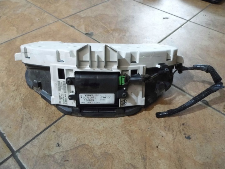 VOLVO V50 S40 II 2.0 06' COMPTEUR TABLEAU DE BORD 30710071