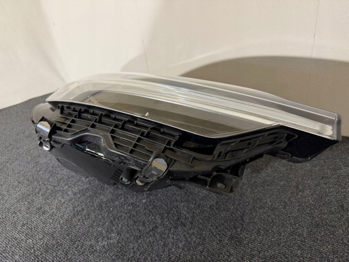 VOLVO XC60 II 2 LIFT PHARE DROIT DROITE AVANT AVANT COMPLET LED EUROPE L322