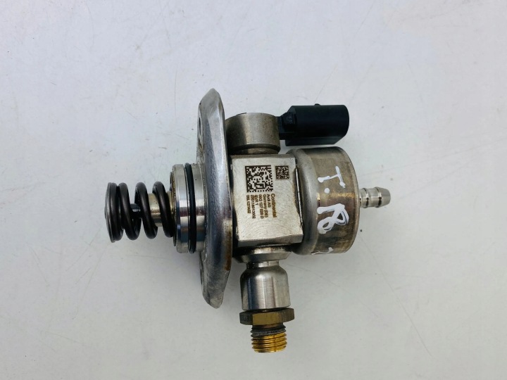 VOLKSWAGEN TIGUAN ALLSPACE POMPE INJECTION HAUTE PRESSION 06G127028D