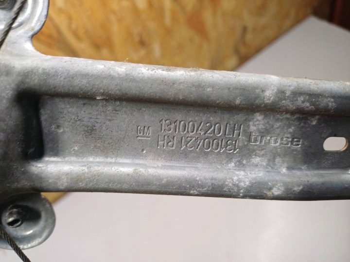 OPEL ASTRA H III ÉLÉVATEUR MÉCANISME VITRES DROIT ARRIÈRE 13100420