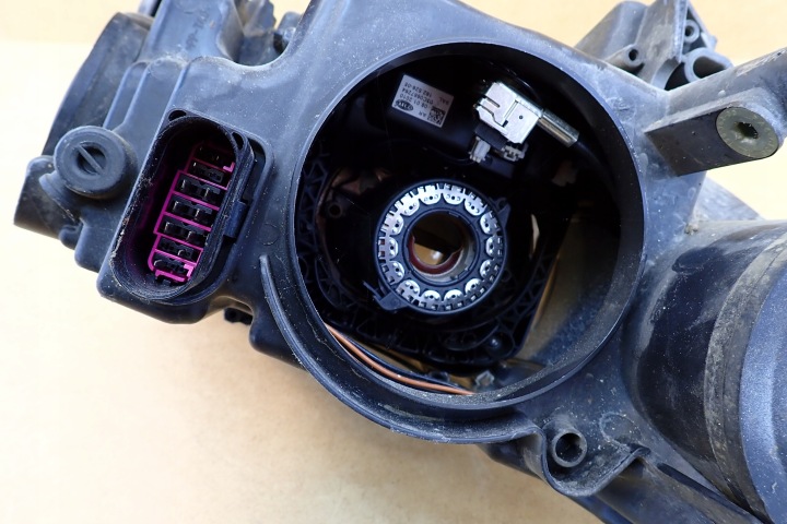 SKODA SUPERB 2 II 3T0 2008-2012 PHARE 3T1941017E ENDOMMAGÉE SUR PIÈCES