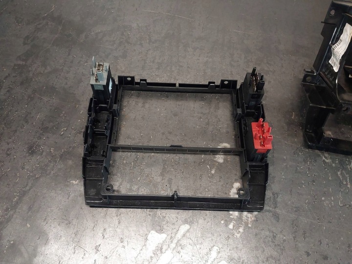 CHÂSSIS RADIO TABLEAU DE BORD INSTRUMENTATION 2DIN VW PASSAT B5 3B0858069 3B0858757