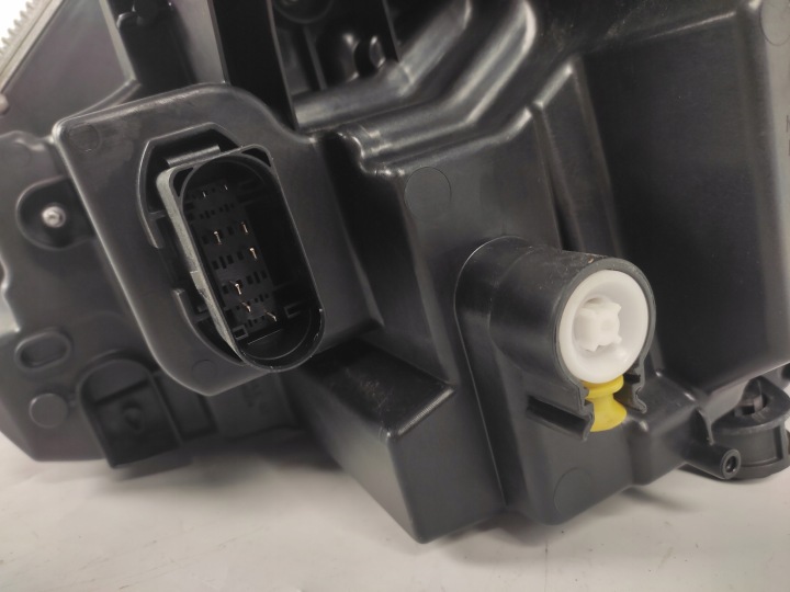 SKODA KAROQ LIFT 57B PHARE GAUCHE AVANT AVANT COMPLET LED 2021-