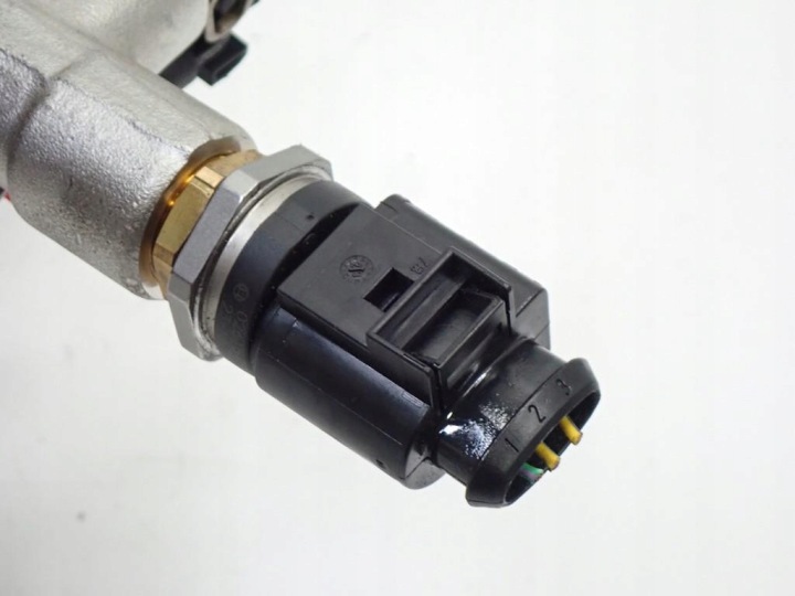 MOULURE INJECTION INJECTEURS ENSEMBLE 05C133320A SKODA FABIA IV 6VA 1.0T POUR 23R