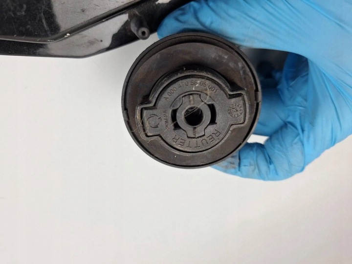 BOUCHON GOULOTTE DE REMPLISSAGE CARBURANTS MERCEDES-BENZ SPRINTER W906 A0004705805