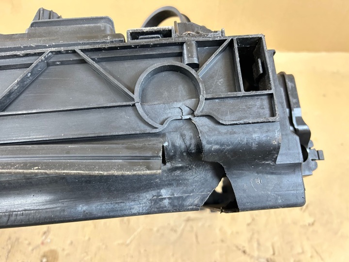2012 BMW M5 SUPPORT PANNEAU AVANT 2284240