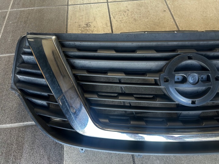 NISSAN NV300 NV 300 GRILLE CALANDRE PARE-CHOCS 623109057R