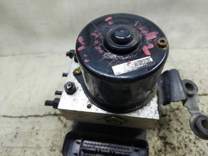 POMPE DE FREIN ABS 1J0614517E SKODA OCTAVIA I 1.9