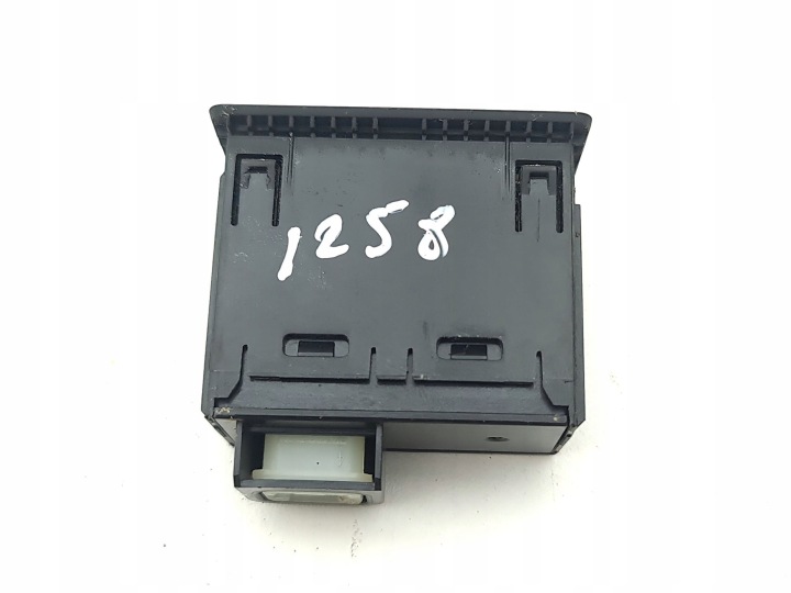 NISSAN QASHQAI J12 2021 PRISE RACCORD USB
