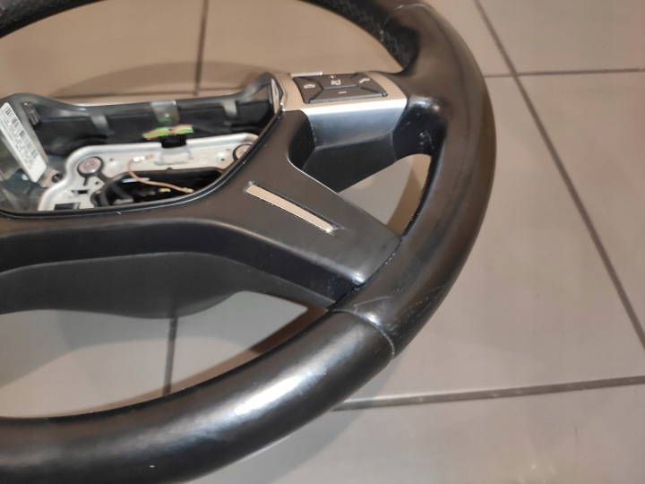MERCEDES C-KLASA W204 LIFT VOLANT MULTIFONCTION CUIR EN BON ÉTAT