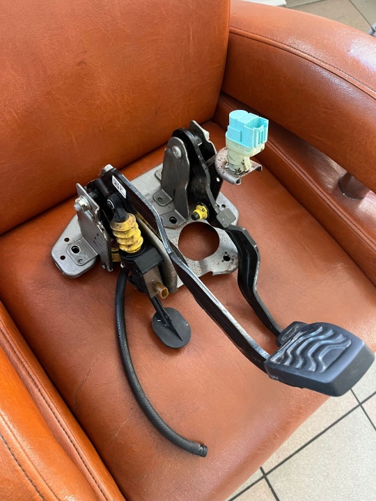 PÉDALE FREINS AVEC PEDALEM ADHÉRENCE GK212450BF FORD TRANSIT CUSTOM LIFT