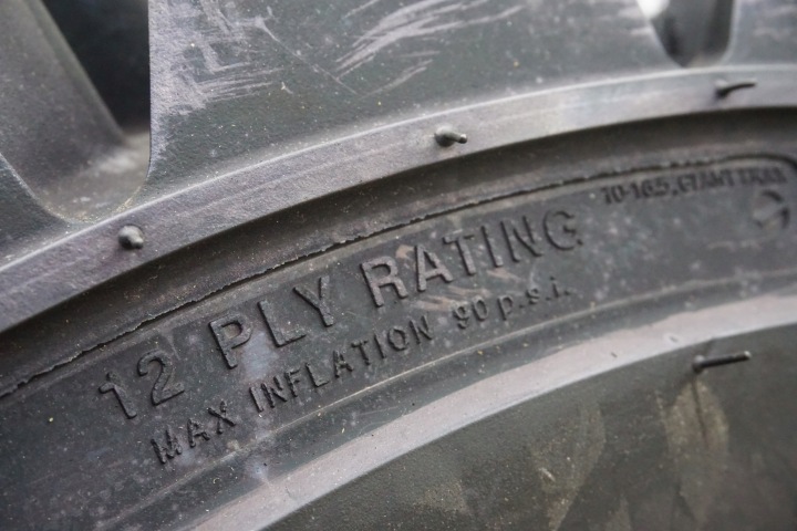 10-16.5 PNEU BKT GIANT TRAX TL 12PR
