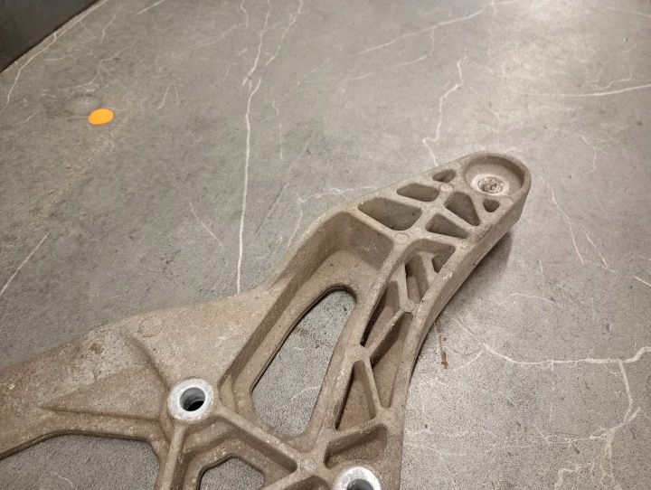4F0599287 POIGNÉE SUPPORT DIFFÉRENTIEL AUDI A6 C6 2,7TDI