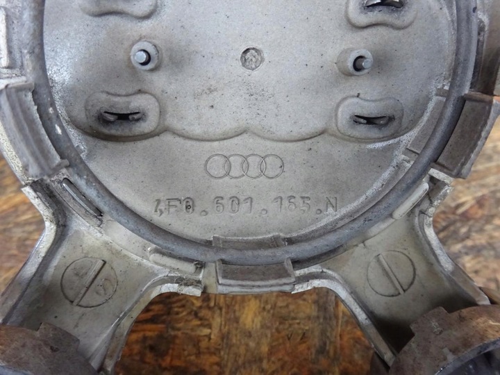 AUDI A6 C6 A4 B8 A5 8T TAPACUBOS DISCOS JUEGO JUEGO OEM 4F0601165N 