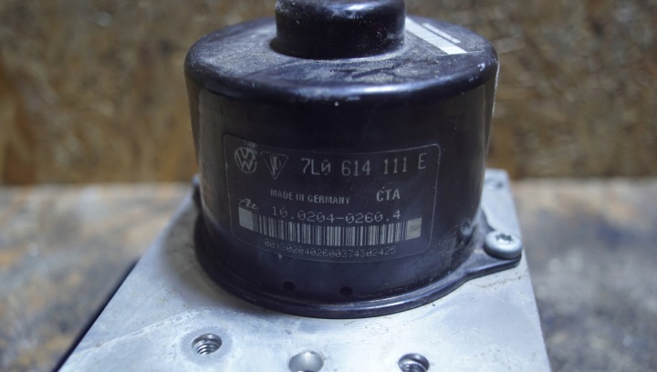 VW TOUAREG I 7L POMPE CONTRÔLEUR ABS 7L0907379D