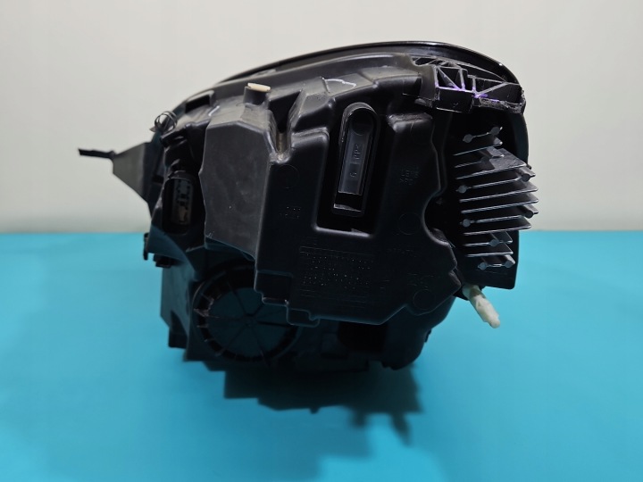 PROJECTEUR LED DROIT PHARE AVANT FORD PUMA II MK2 19- EUROPE