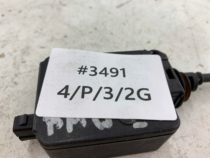 SERVOMOTEUR BOUCHONS GOULOTTE DE REMPLISSAGE CARBURANTS BMW 3 E46 67118372240 8372240